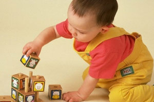 Учим малыша с помощью развивающих игрушек